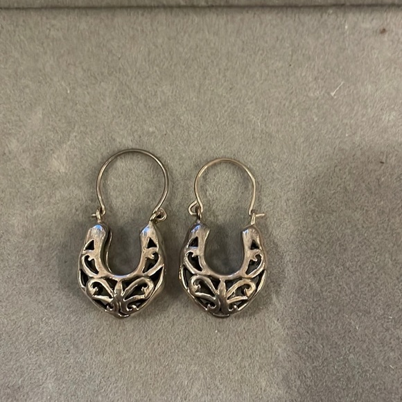 Jewelry - Vintage sterling silver earrings